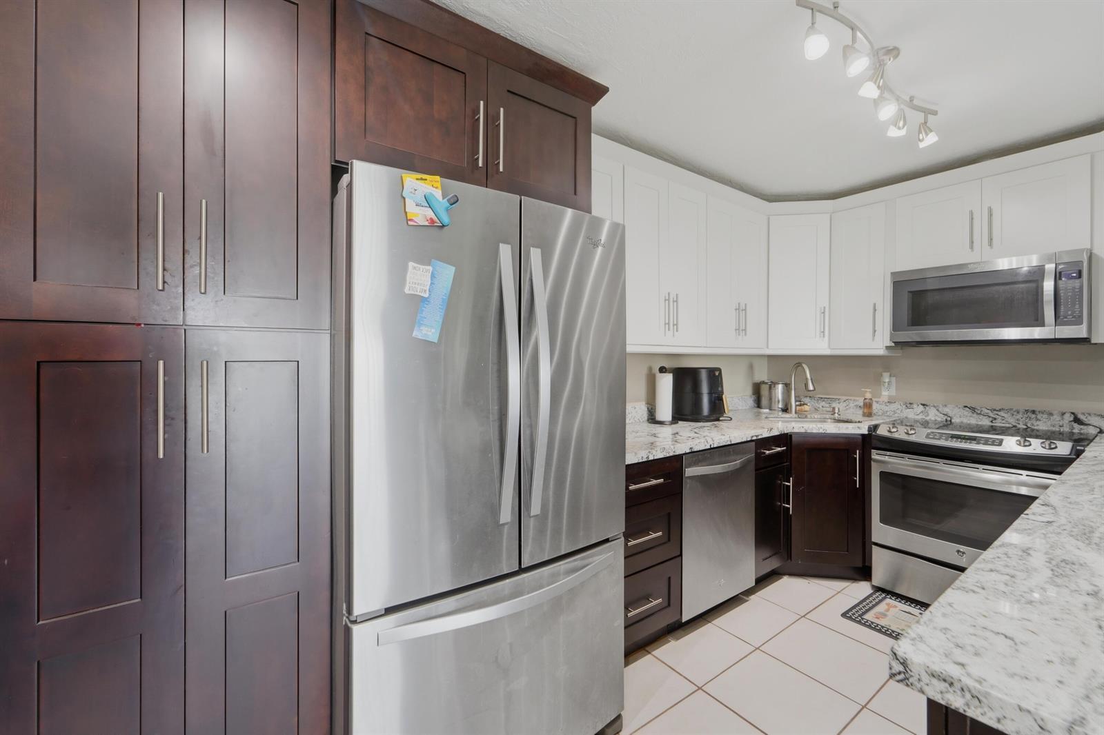 1013 GREEN PINE Boulevard # C2, West Palm Beach FL 33409
