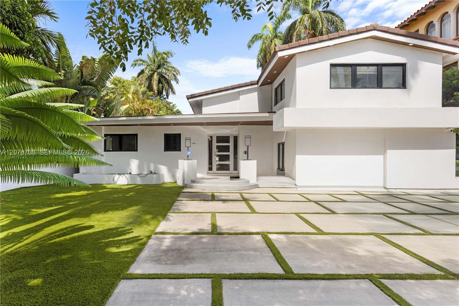 2388 Prairie Ave, Miami Beach FL 33140
