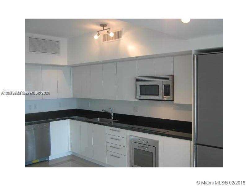 92 SW 3rd St # 1409, Miami FL 33130