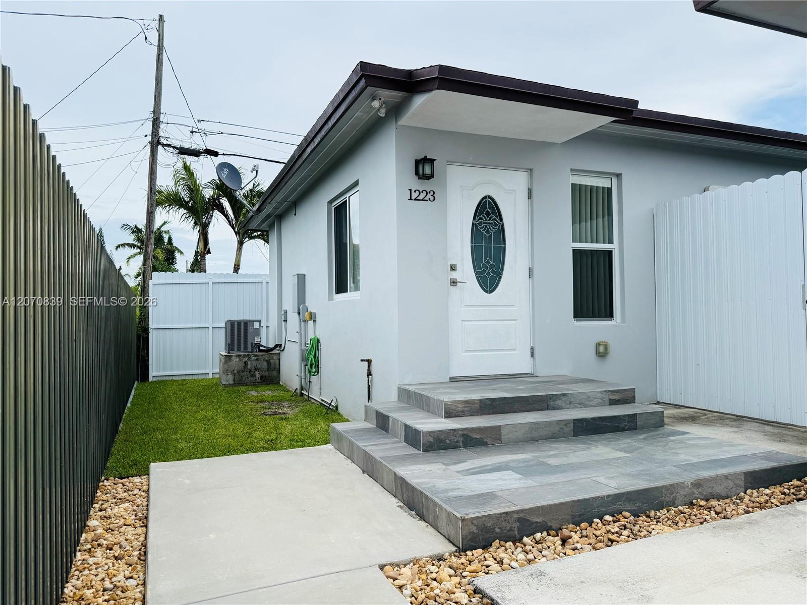 1221 SW 76th Ct, Miami FL 33144
