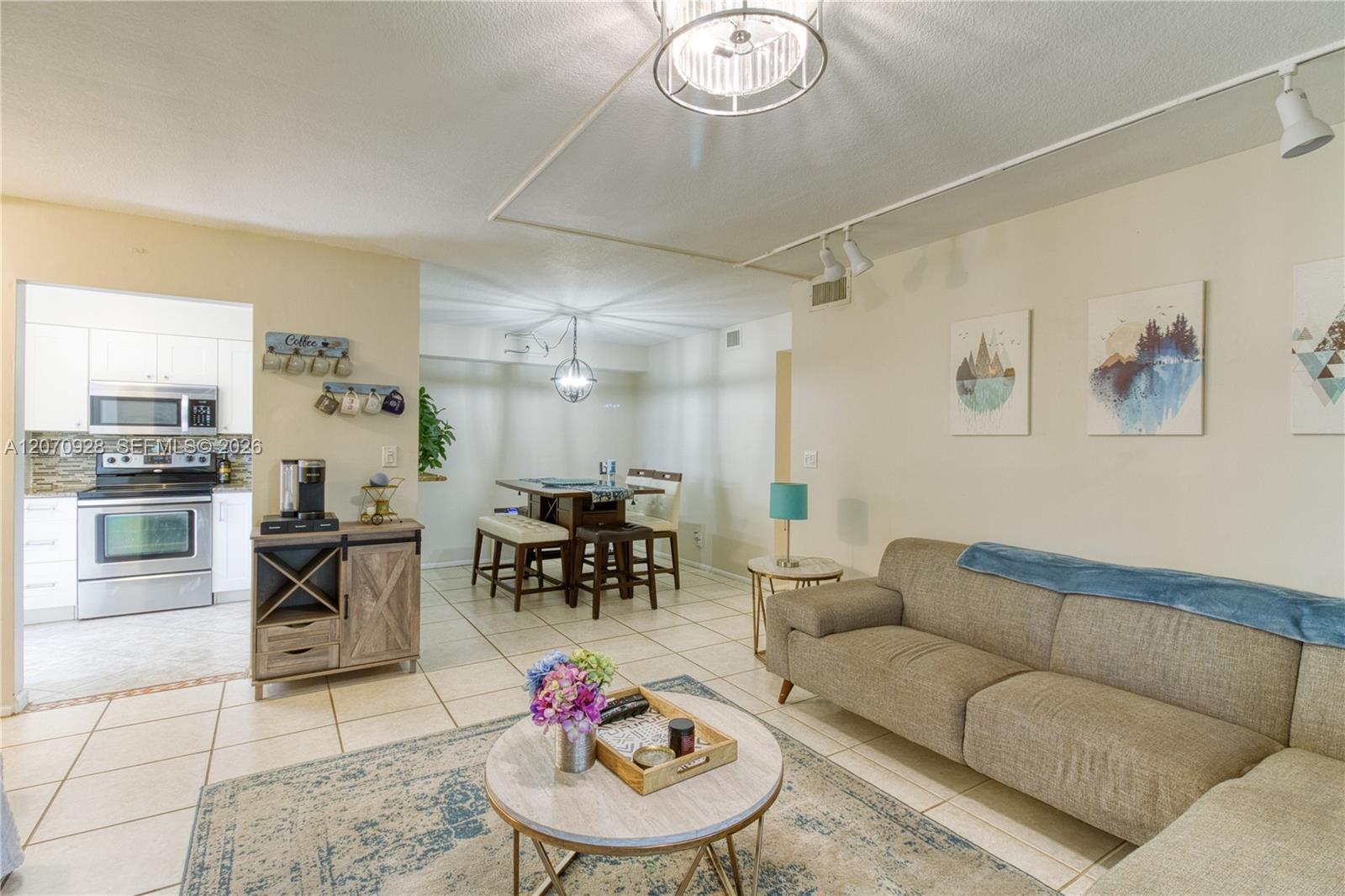3095 N Oakland Forest Dr # 104, Oakland Park FL 33309