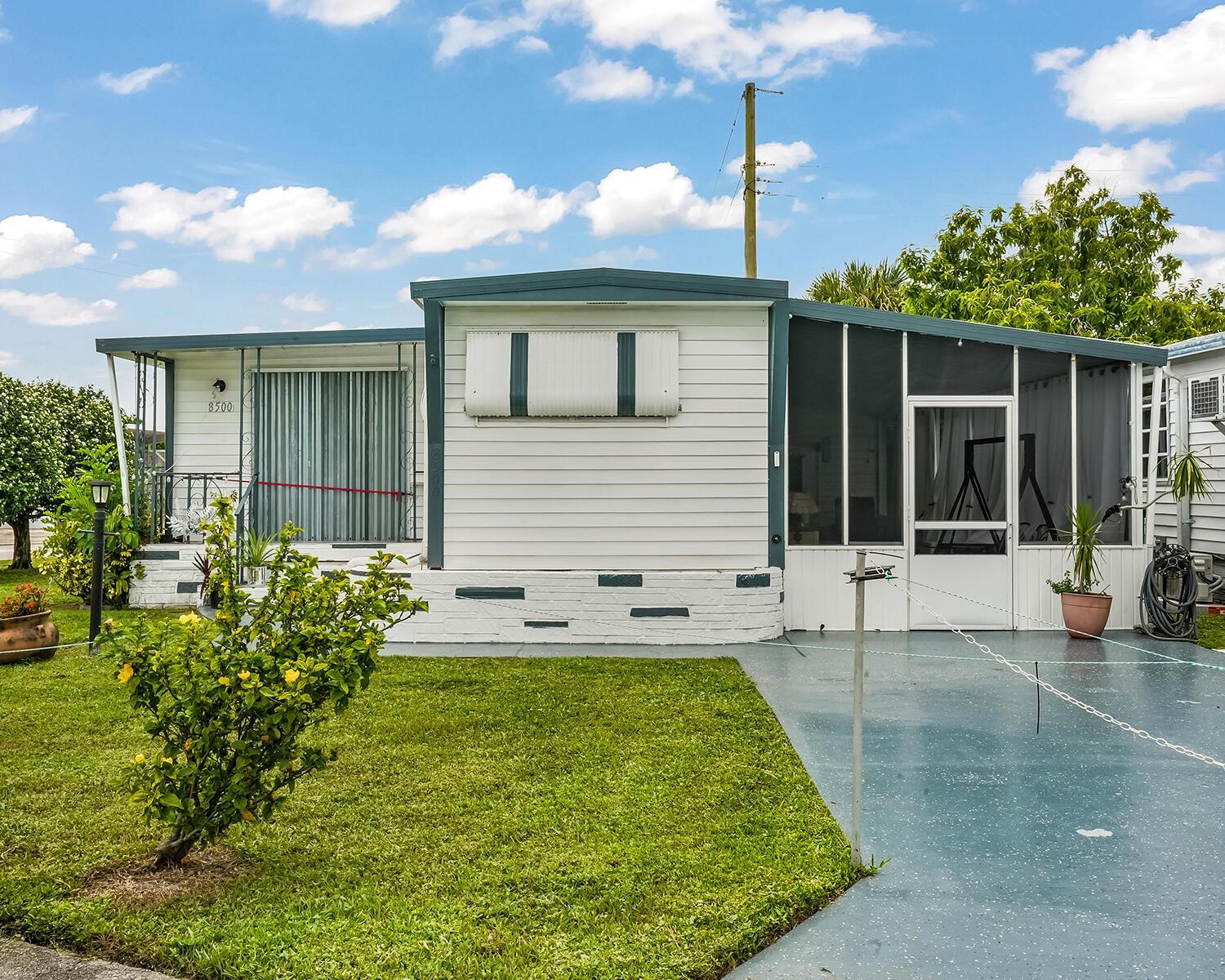 8500 SW 18th Place, Davie FL 33324