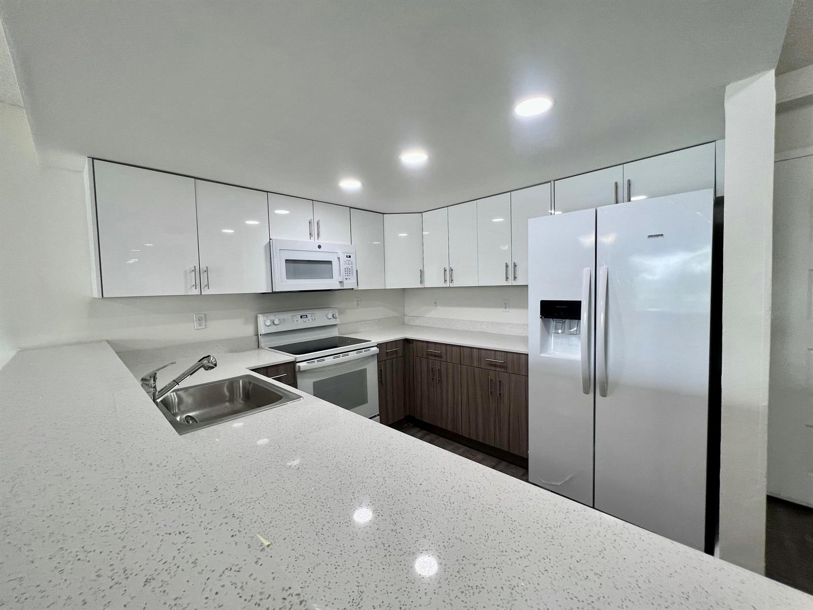 18335 NW 68 Avenue # 205, Hialeah FL 33015
