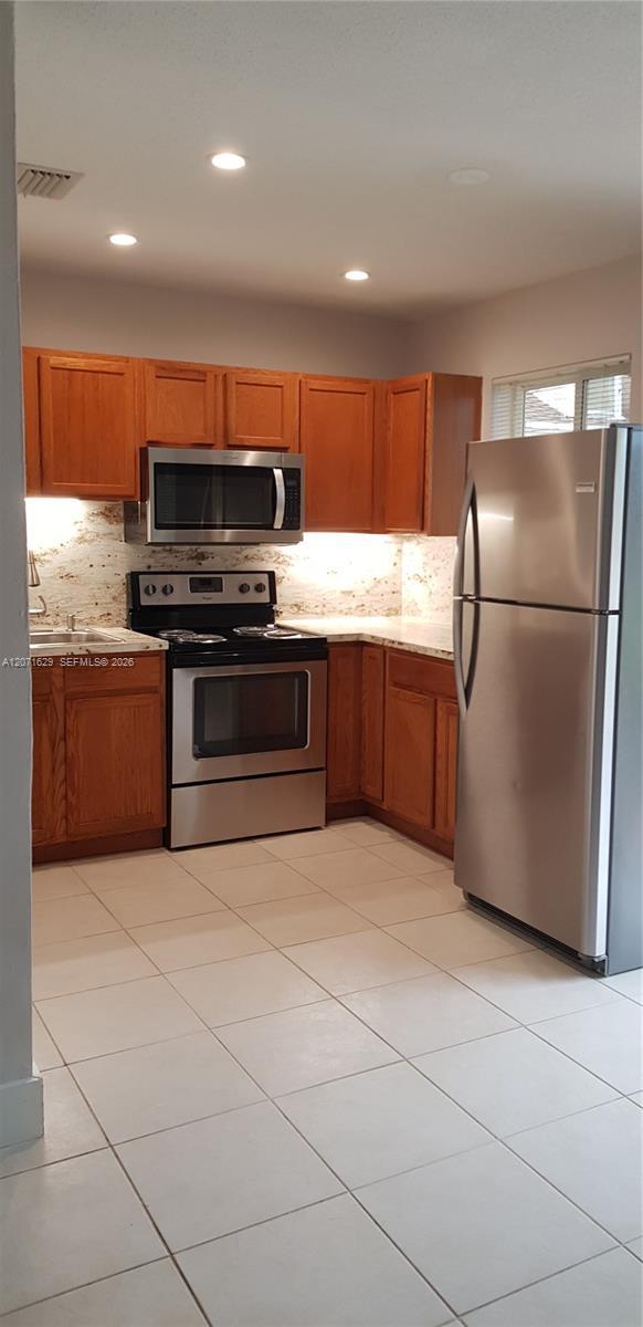 818 SW 4th St # 3, Fort Lauderdale FL 33312