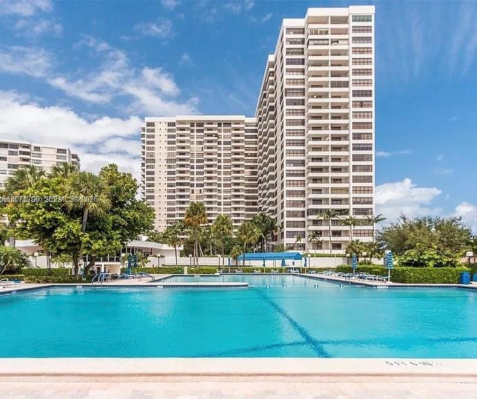 2500 Parkview Dr # 1705, Hallandale Beach FL 33009
