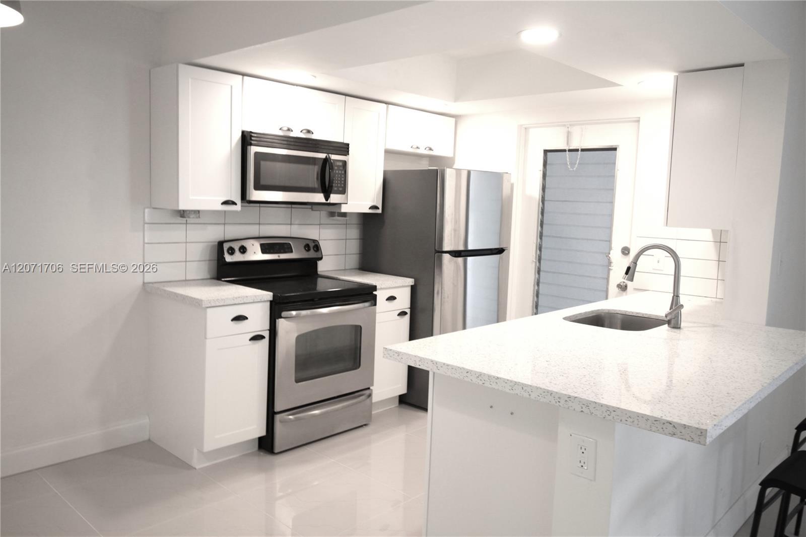 2166 NE 56th St # 203, Fort Lauderdale FL 33308