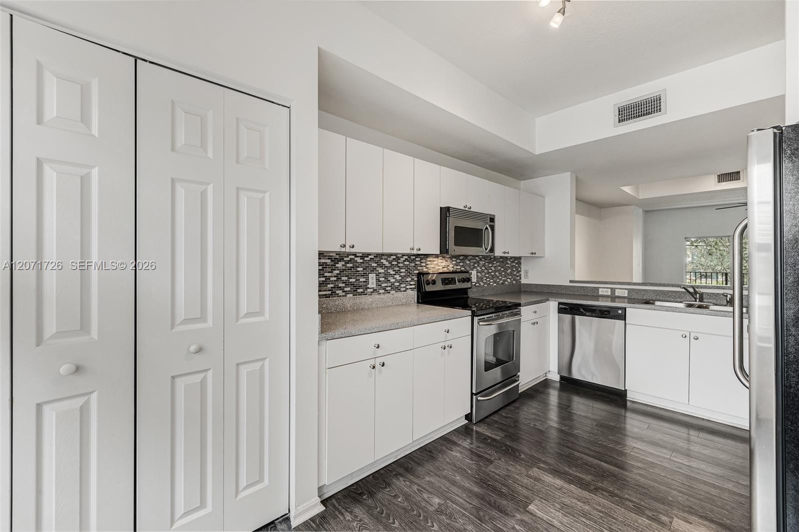 8900 NE 8th AVE # 1107, Miami FL 33138