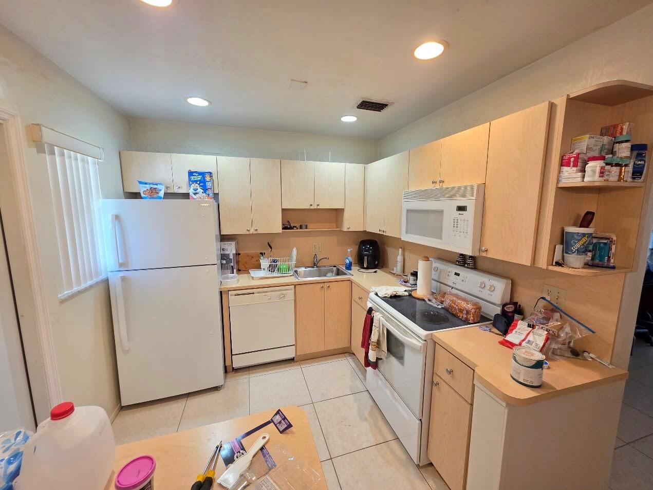 700 LAYNE Boulevard # 318, Hallandale Beach FL 33009