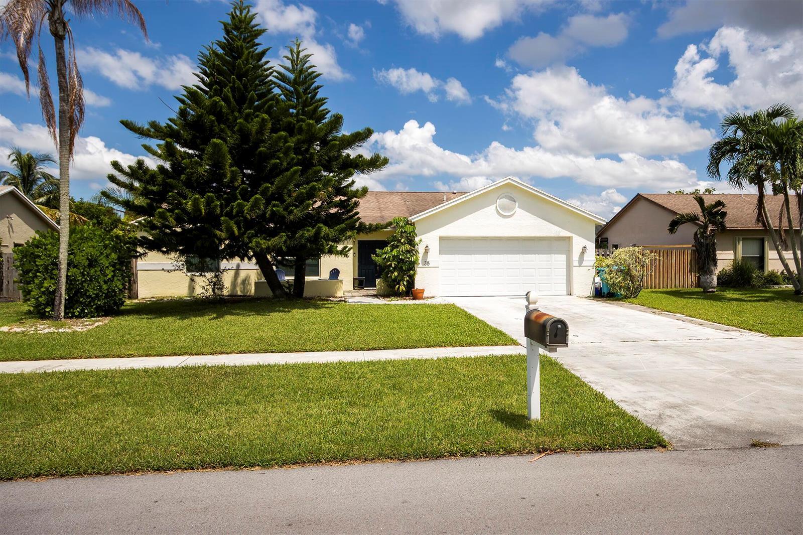35 CEDAR Circle, Boynton Beach FL 33436
