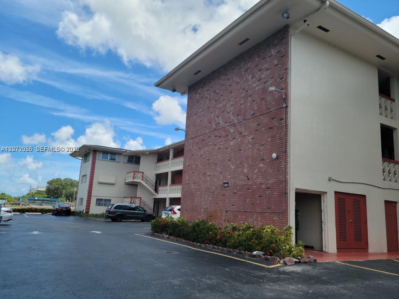 4730 NW 10th Ct # 302, Plantation FL 33313