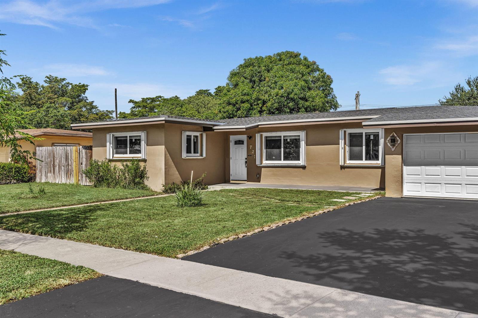 721 FAIRWAY Drive, Plantation FL 33317