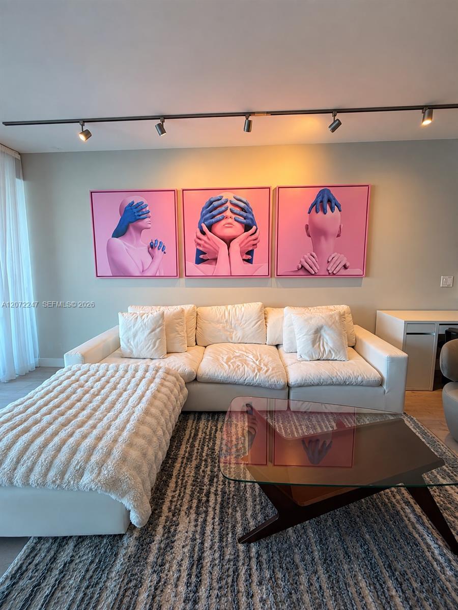 2 Bed 2 Bath Residential Lease in Miami