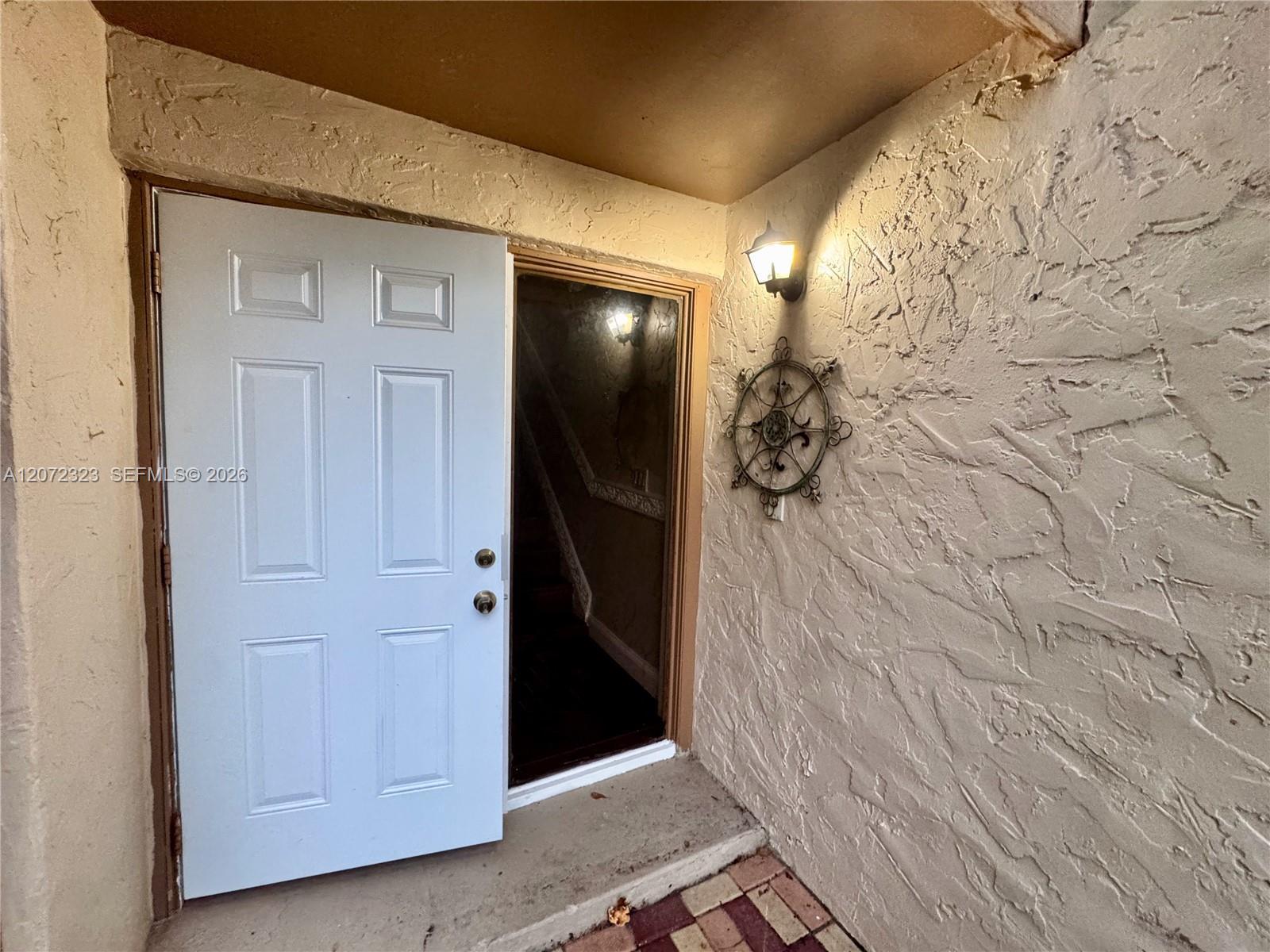 32 Wimbledon Lake Dr # 221, Plantation FL 33324