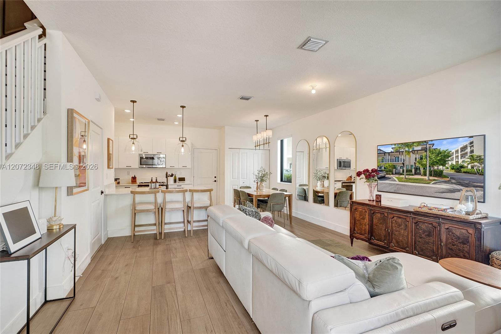 8166 NW 42nd St, Doral FL 33166