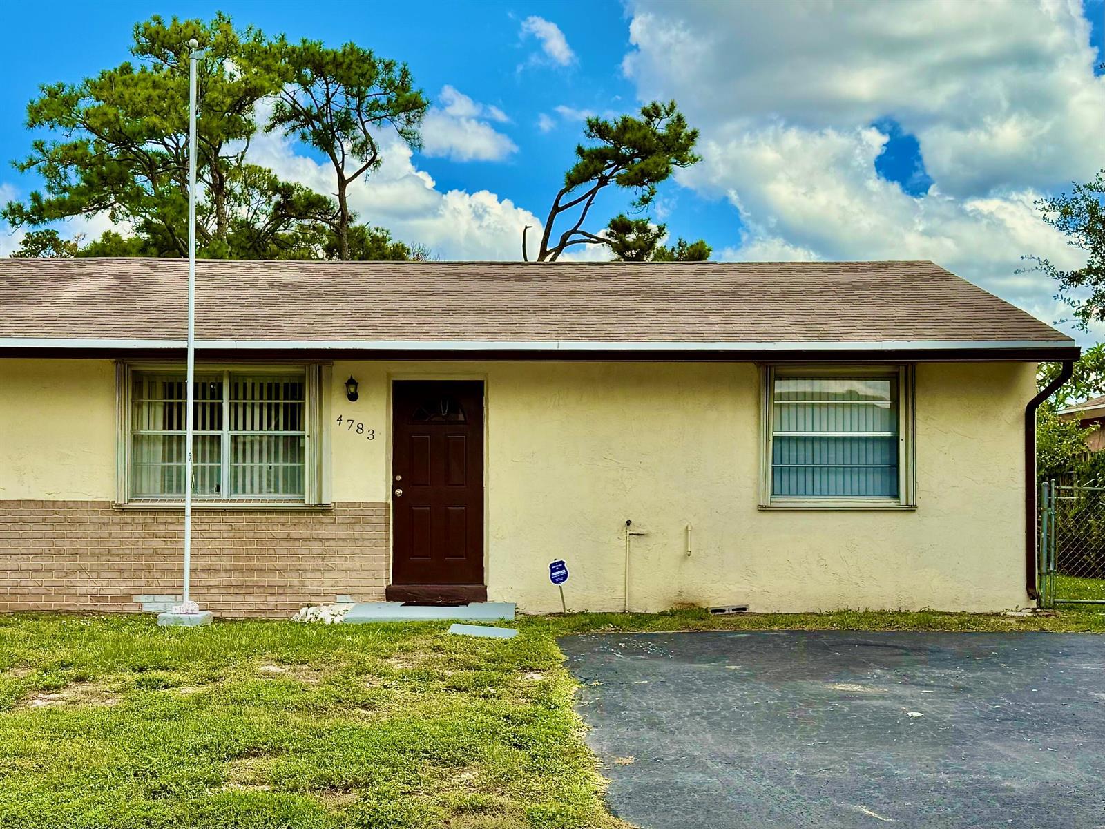 4783 Gladiator Circle, FL 33463
