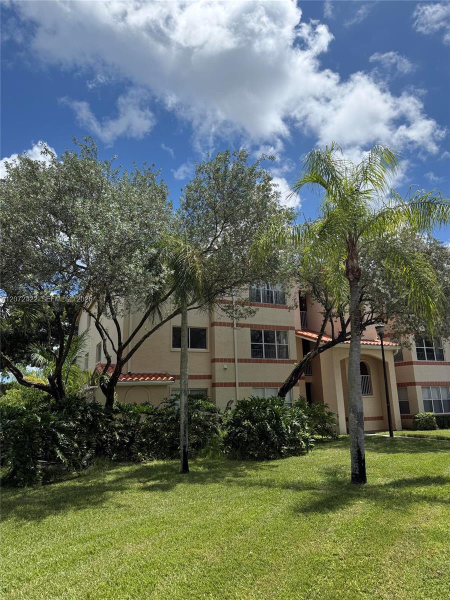 3450 N Pinewalk Dr N # 421, Margate FL 33063