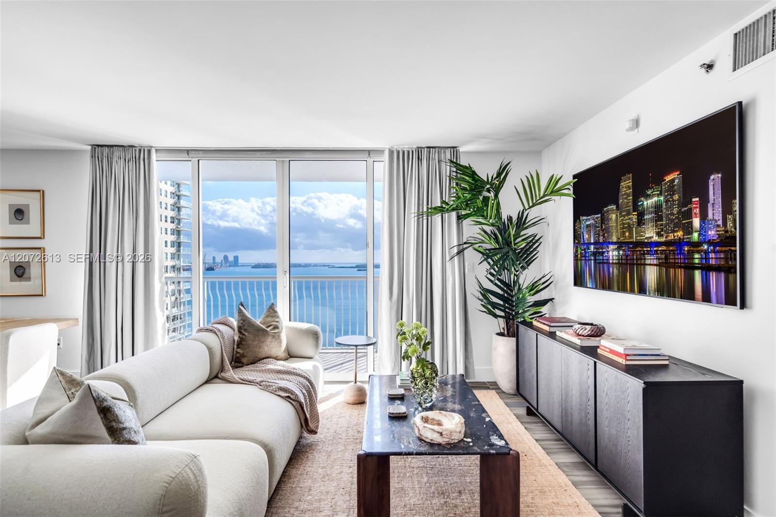 1200 Brickell Bay Dr # 2501, Miami FL 33131