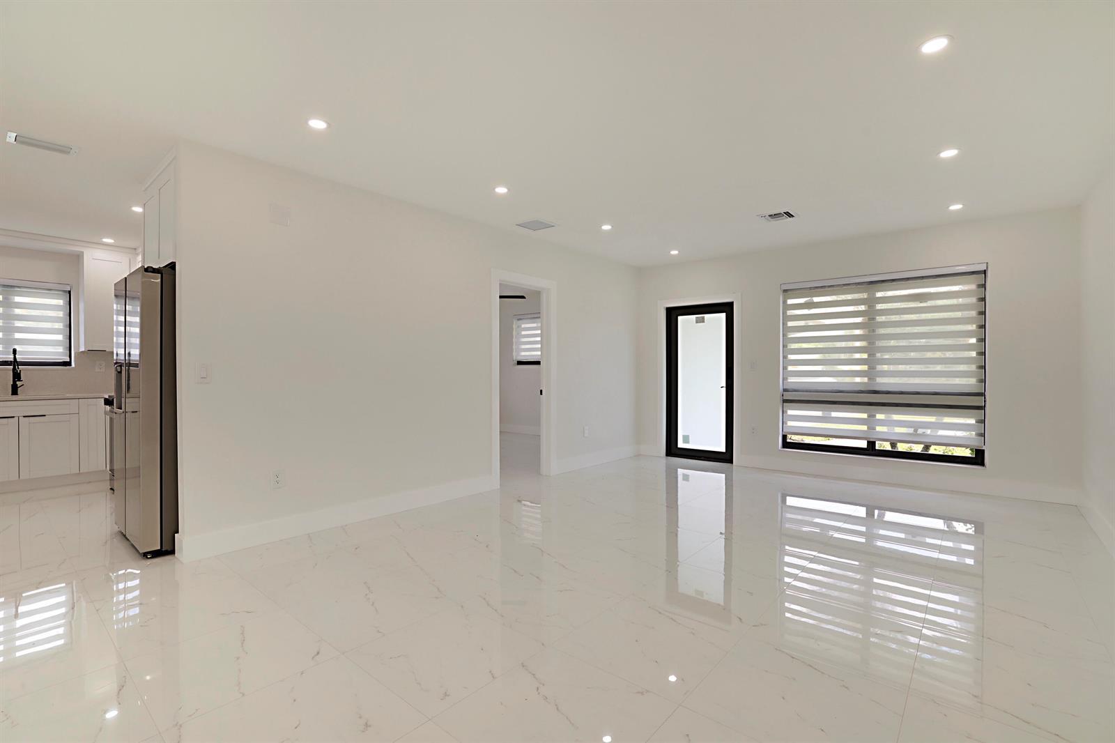 421 FONTANA Drive, Palm Springs FL 33461