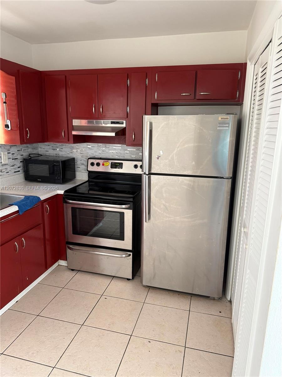 2826 Van Buren St # 18, Hollywood FL 33020