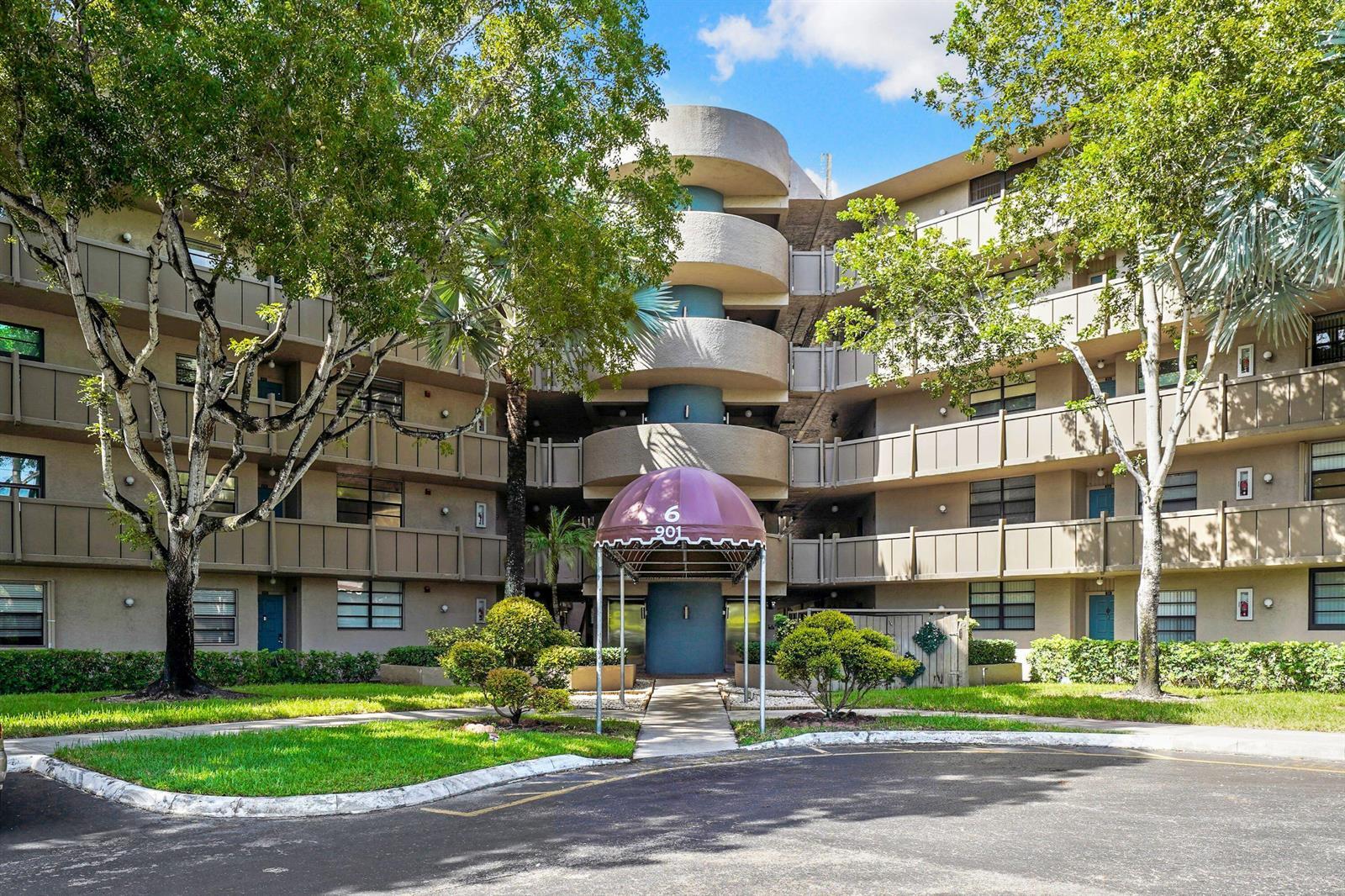 901 Colony Point Circle # 207, Pembroke Pines FL 33026
