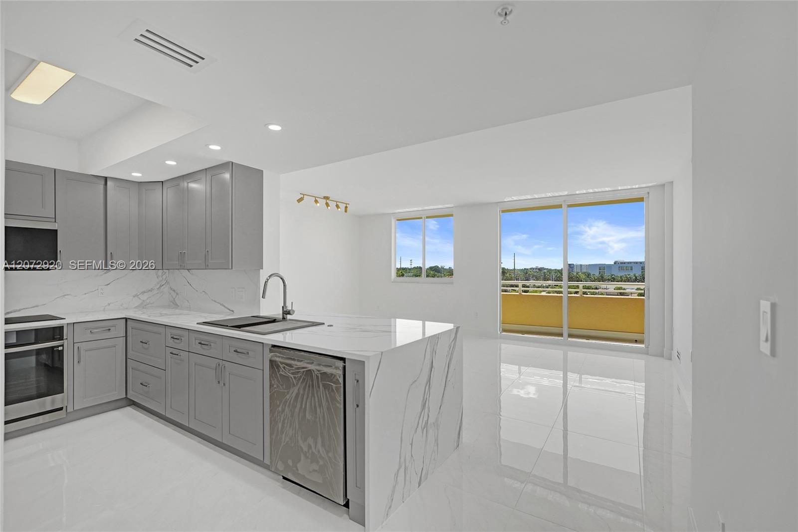 2775 NE 187th St # 514, Aventura FL 33180