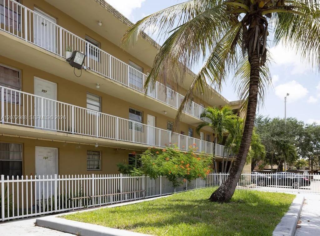 955 W 74 Street # 207, Hialeah FL 33012