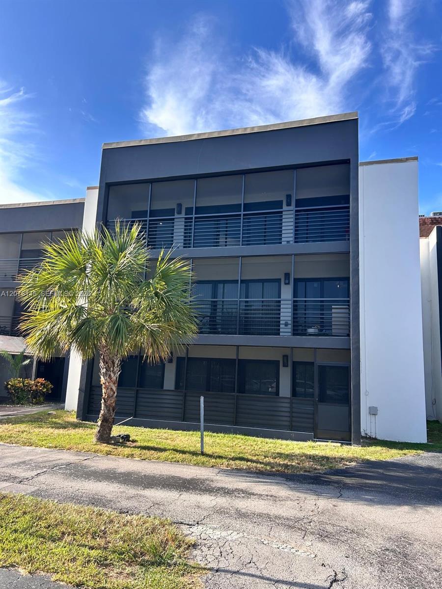 4060 N Hills Dr # 39, Hollywood FL 33021