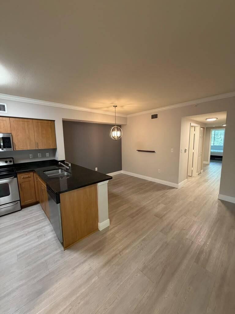 6386 EMERALD DUNES Drive # 308, West Palm Beach FL 33411