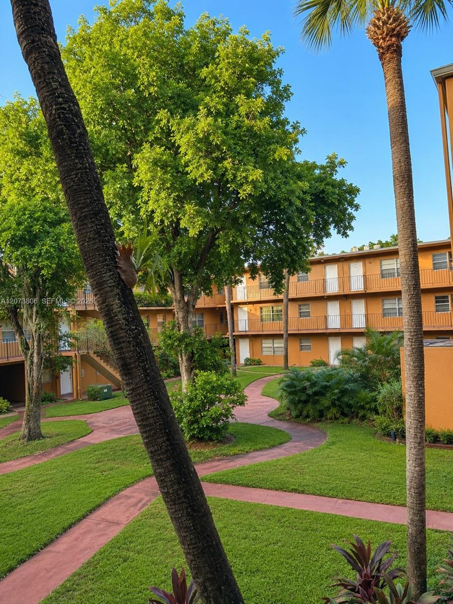 1330 W 54th St # 214C, Hialeah FL 33012