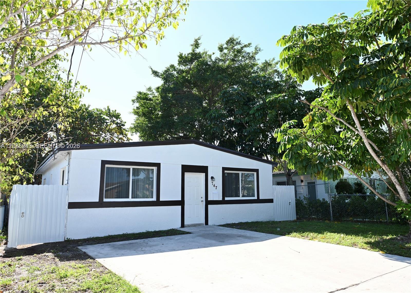 747 NW 5th Ct, Hallandale Beach FL 33009