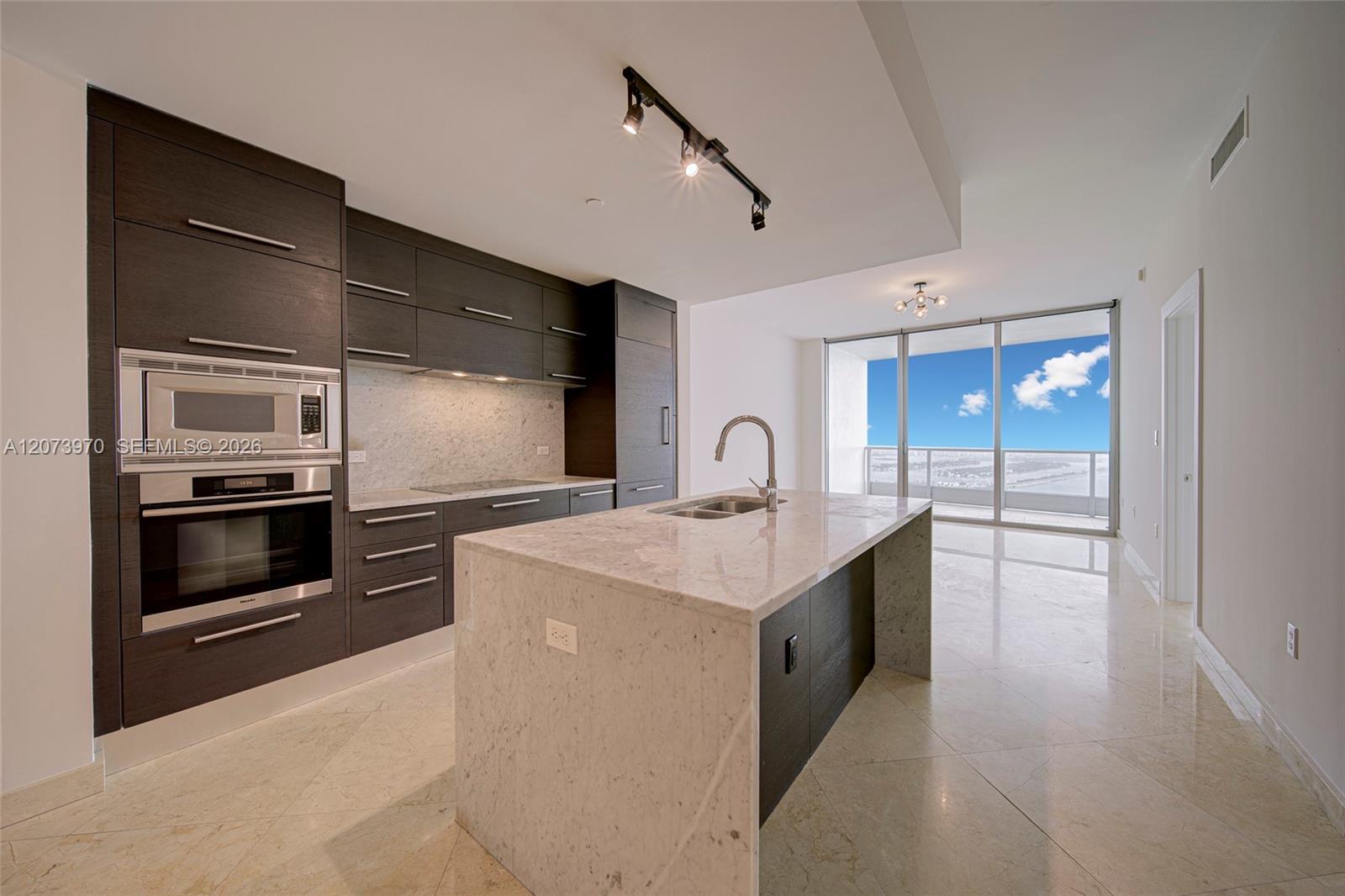 900 Biscayne Blvd # 5203, Miami FL 33132