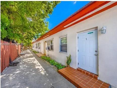 669 NW 28th St # 5, Miami FL 33127