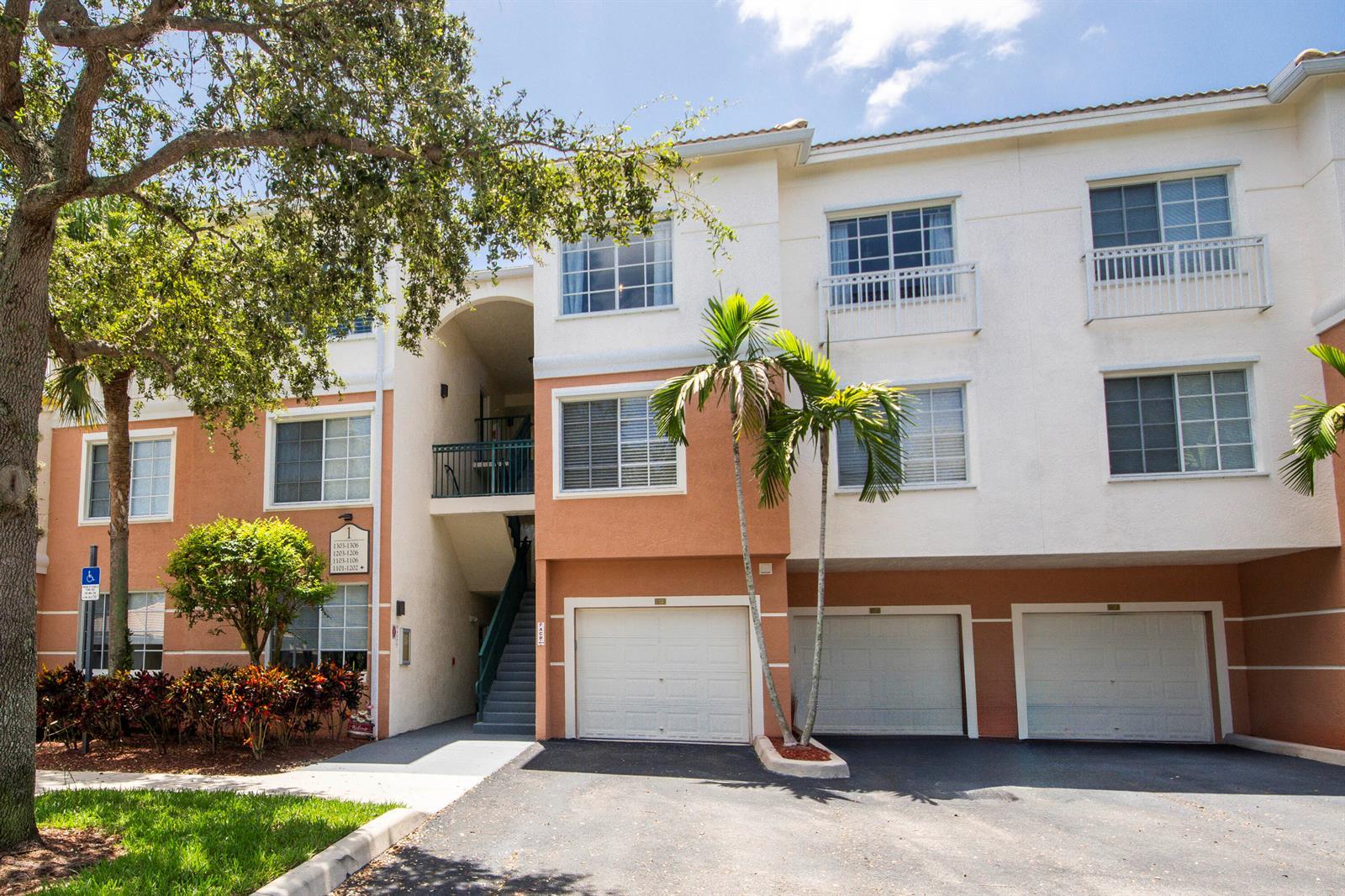 1305 Myrtlewood Circle E, Palm Beach Gardens FL 33418