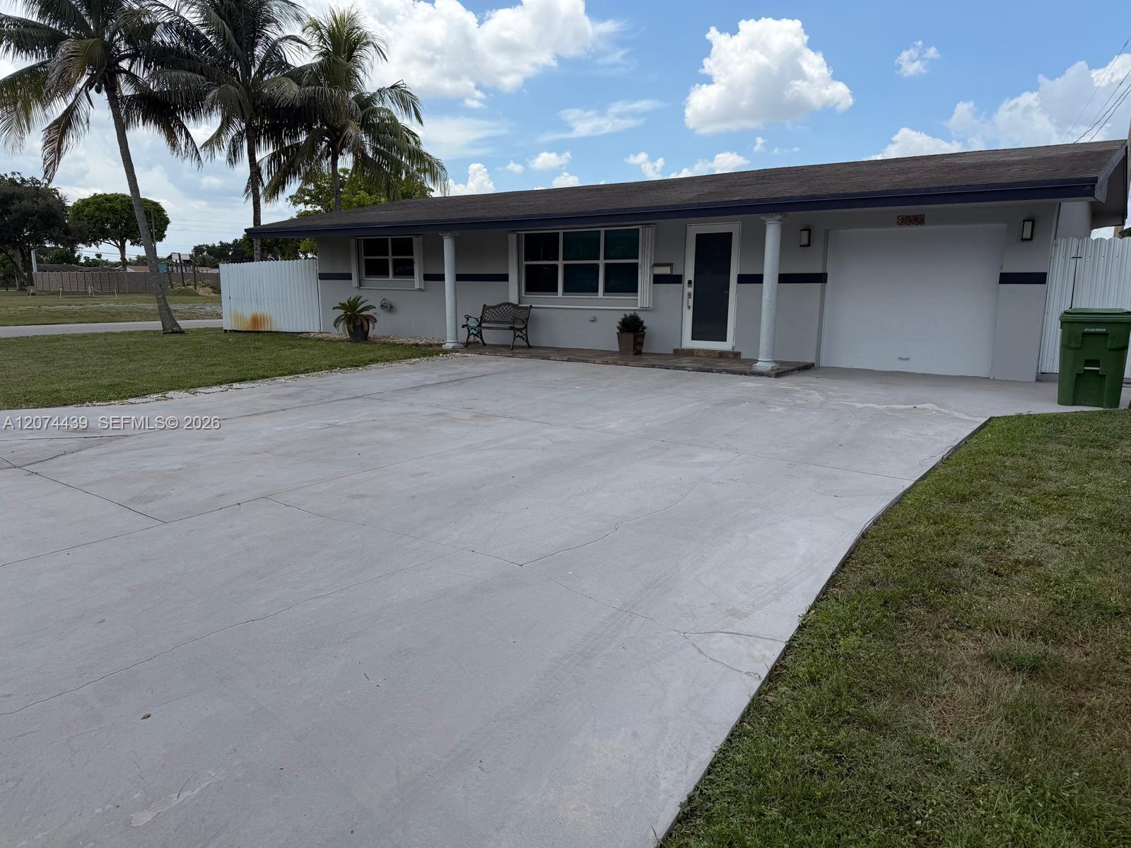 1000 N 76th Ter, Pembroke Pines FL 33024