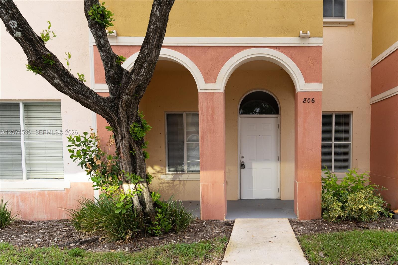 806 N Santa Catalina Cir, North Lauderdale FL 33068