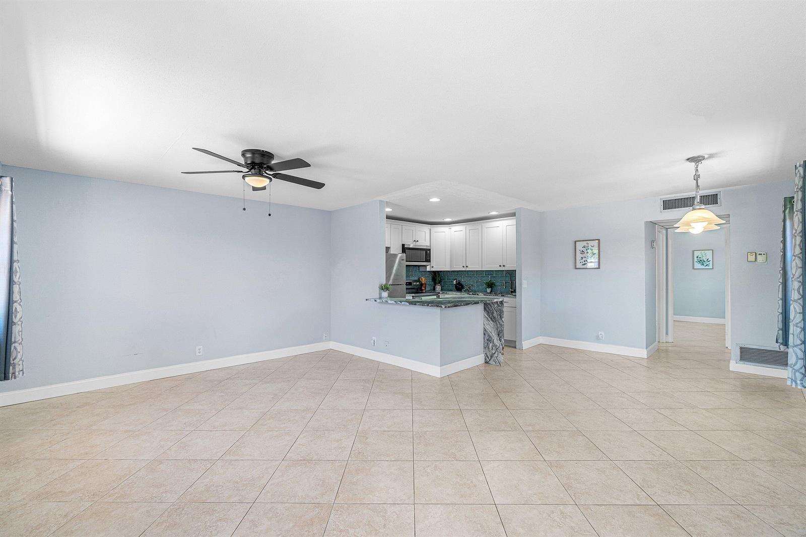 566 Saxony L, Delray Beach FL 33446