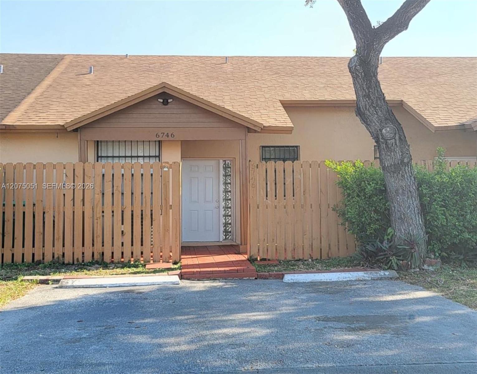 6746 NW 188th Ter, Hialeah FL 33015
