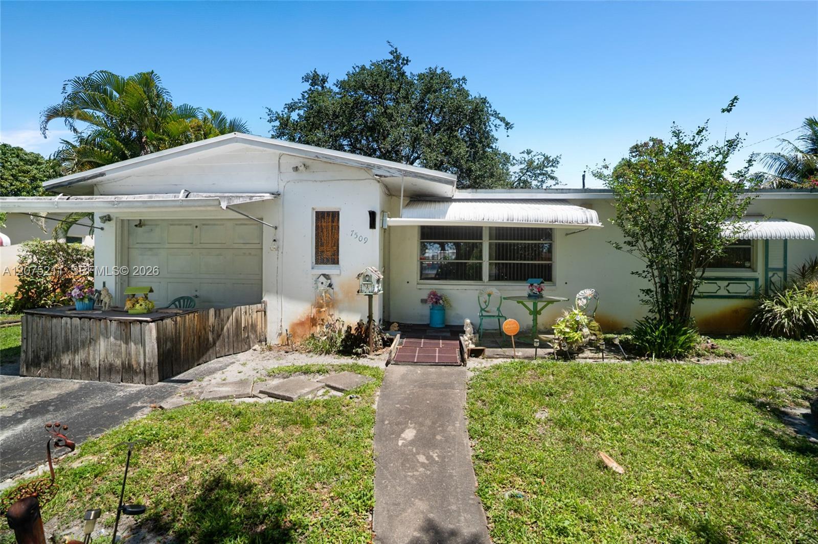 7509 Garfield St, Hollywood FL 33024
