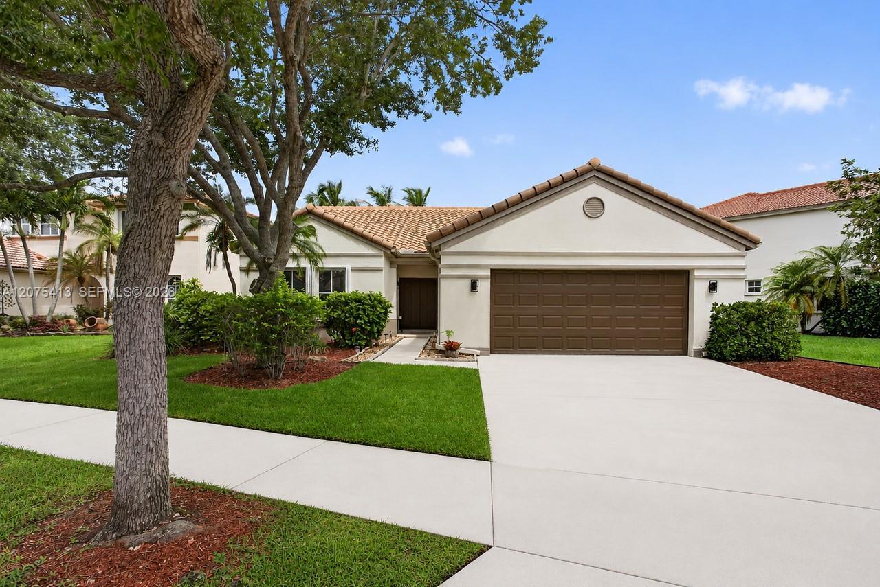 370 Carrington Dr, Weston FL 33326
