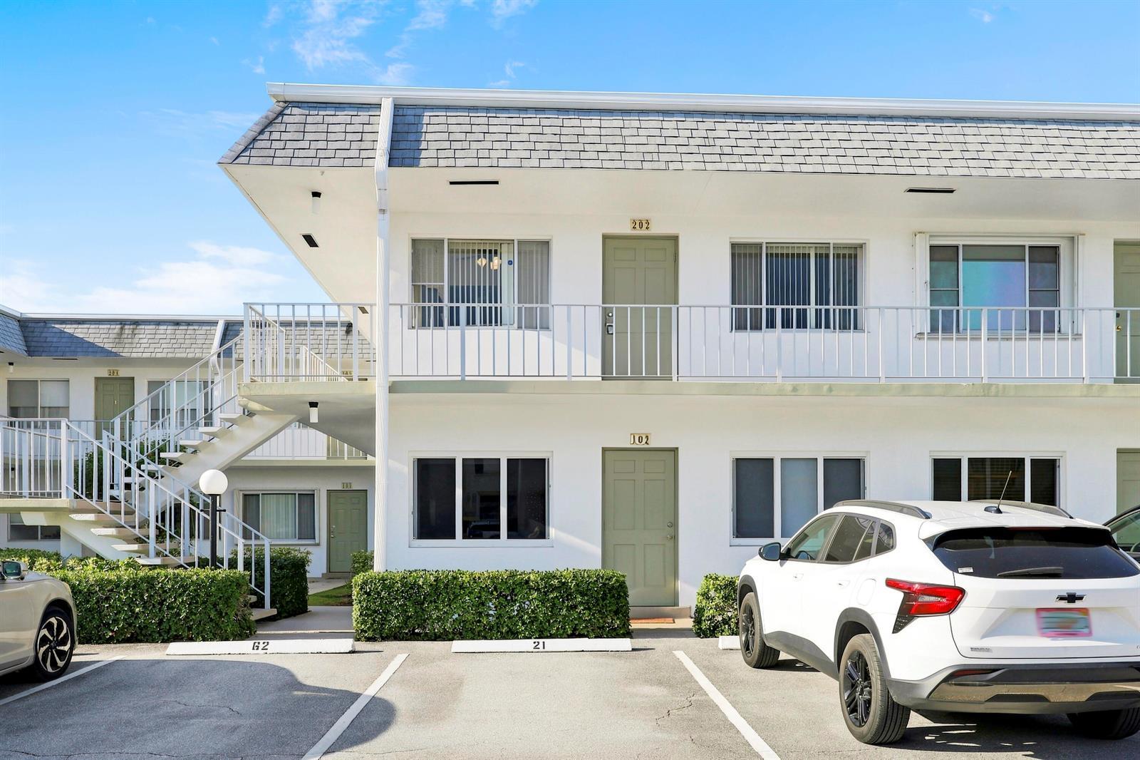 2920 Cynthia Lane # 202, FL 33461