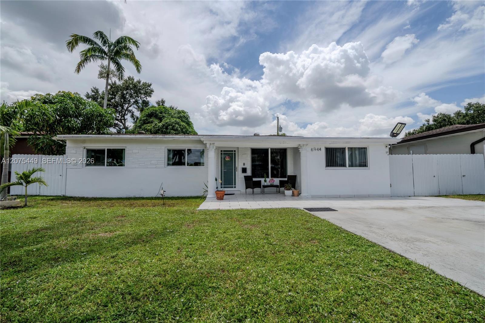 6944 SW 10th Ct, Pembroke Pines FL 33023