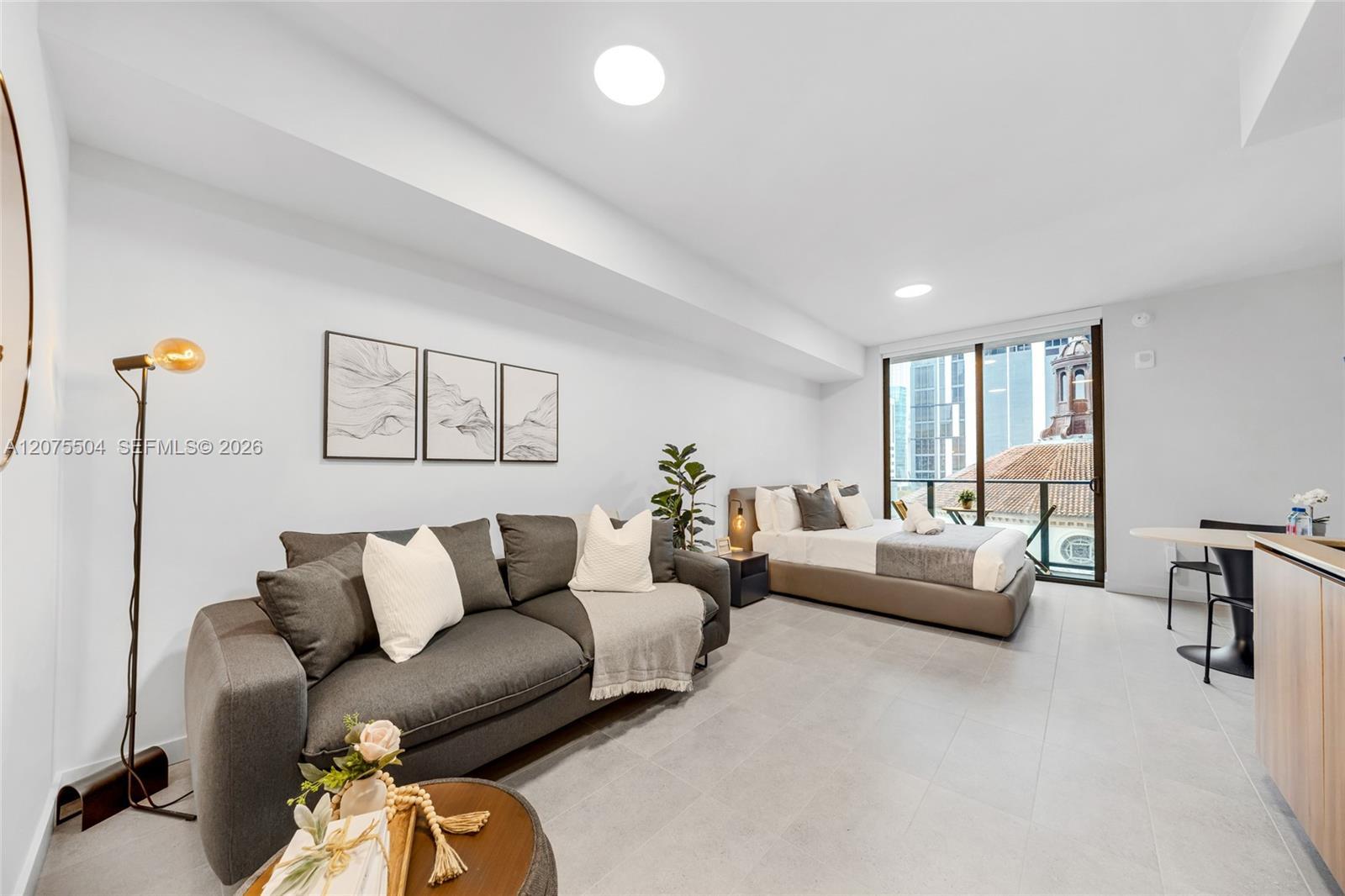 121 NE 5th St # 707, Miami FL 33132