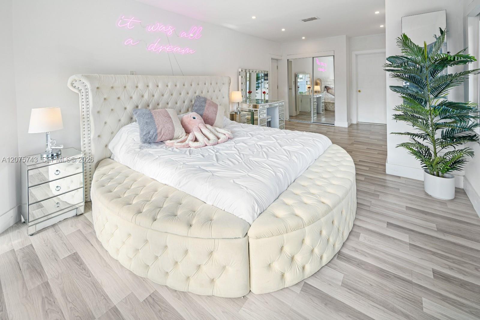 1460 Marseille Dr, Miami Beach FL 33141