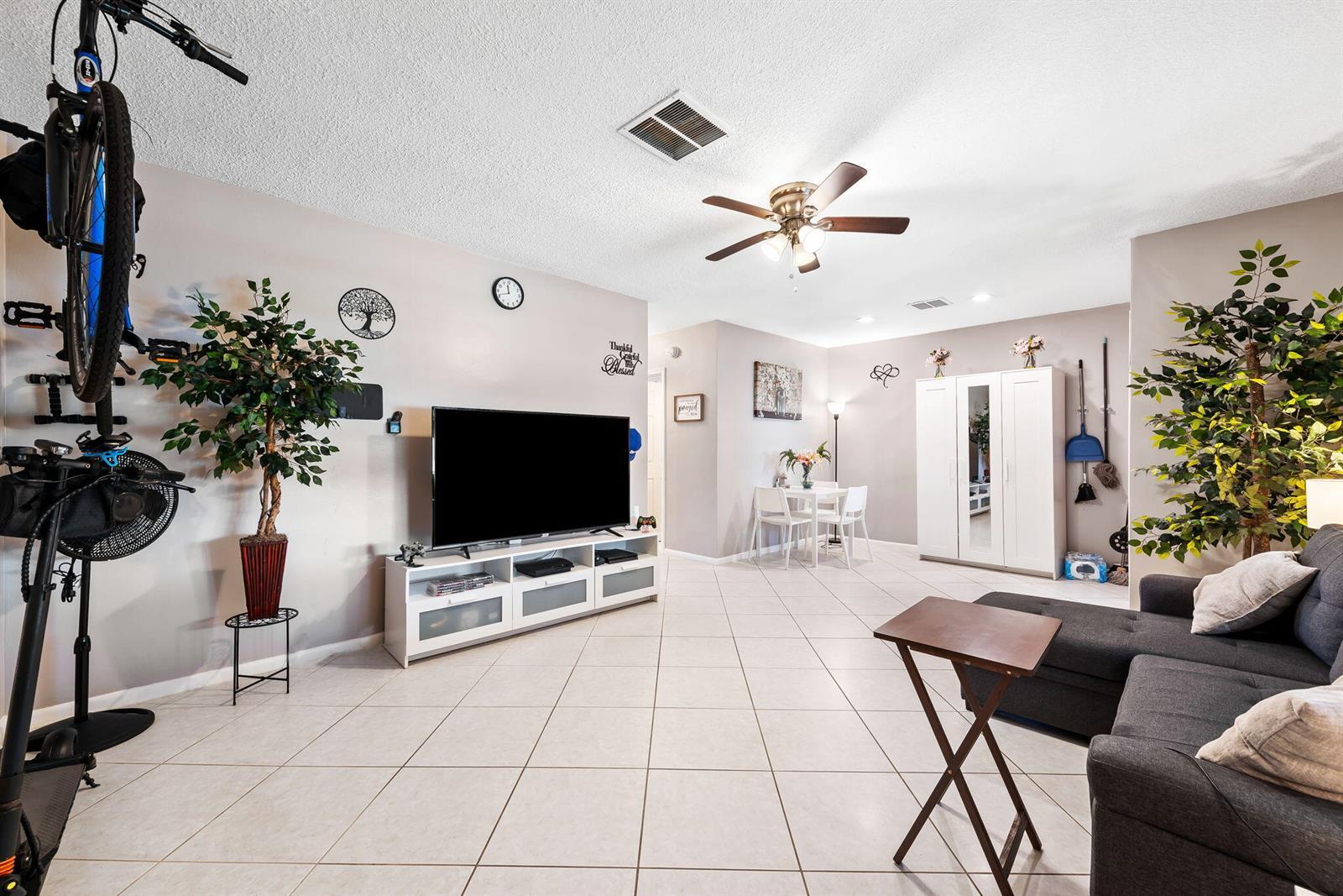 2100 NE 38th Street # 205, Lighthouse Point FL 33064