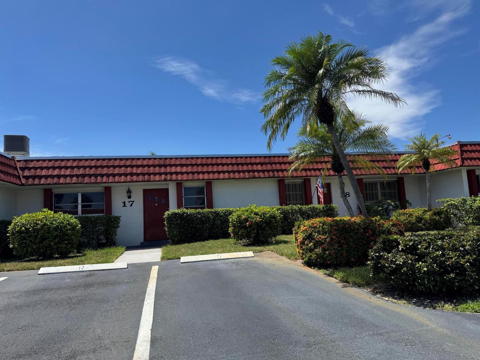 5800 FERNLEY Drive W # 17, West Palm Beach FL 33415