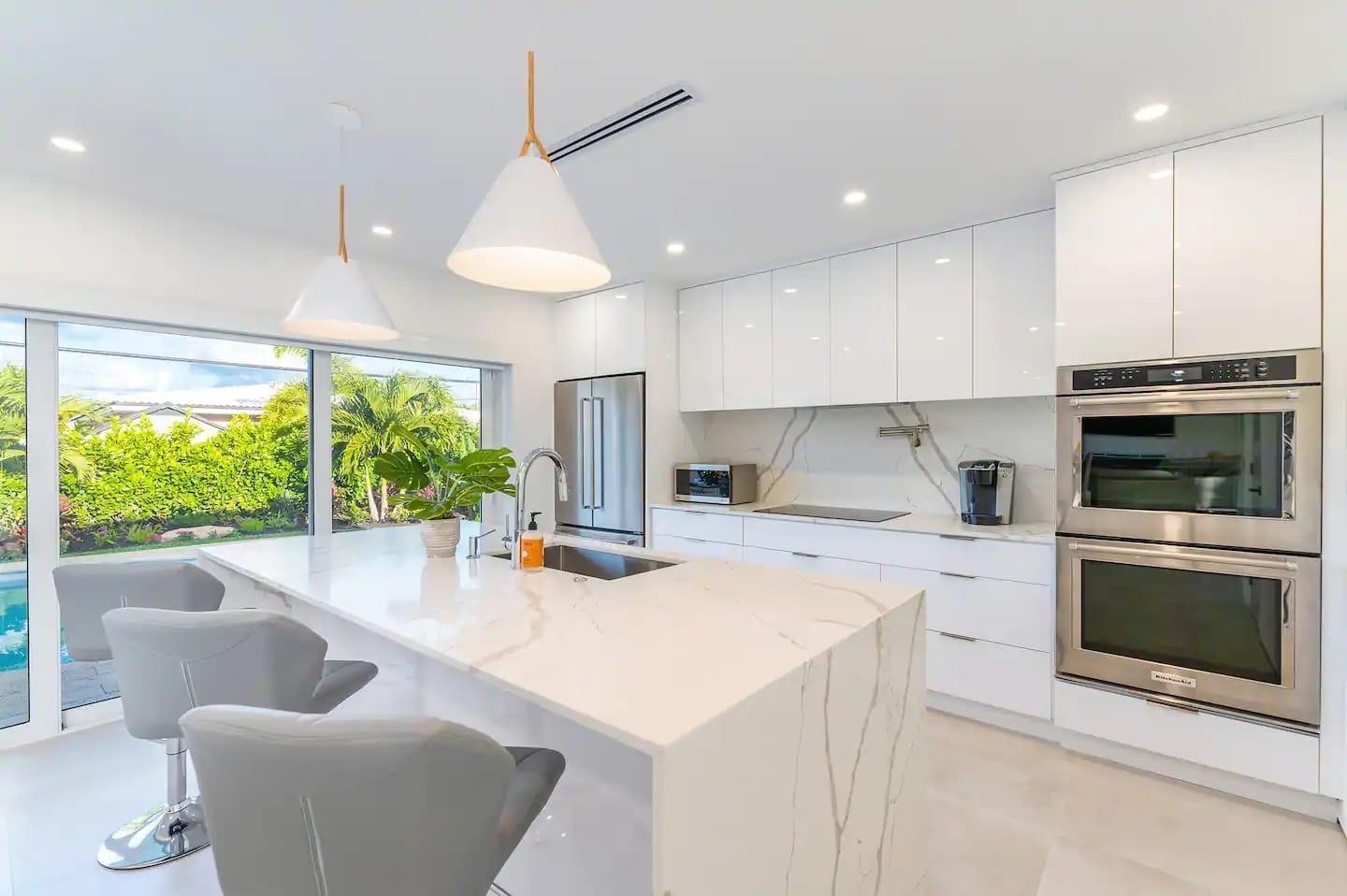 6600 NE 21ST Drive, Fort Lauderdale FL 33308