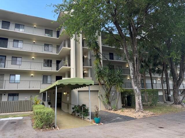 2209 S CYPRESS BEND Drive # 104, Pompano Beach FL 33069