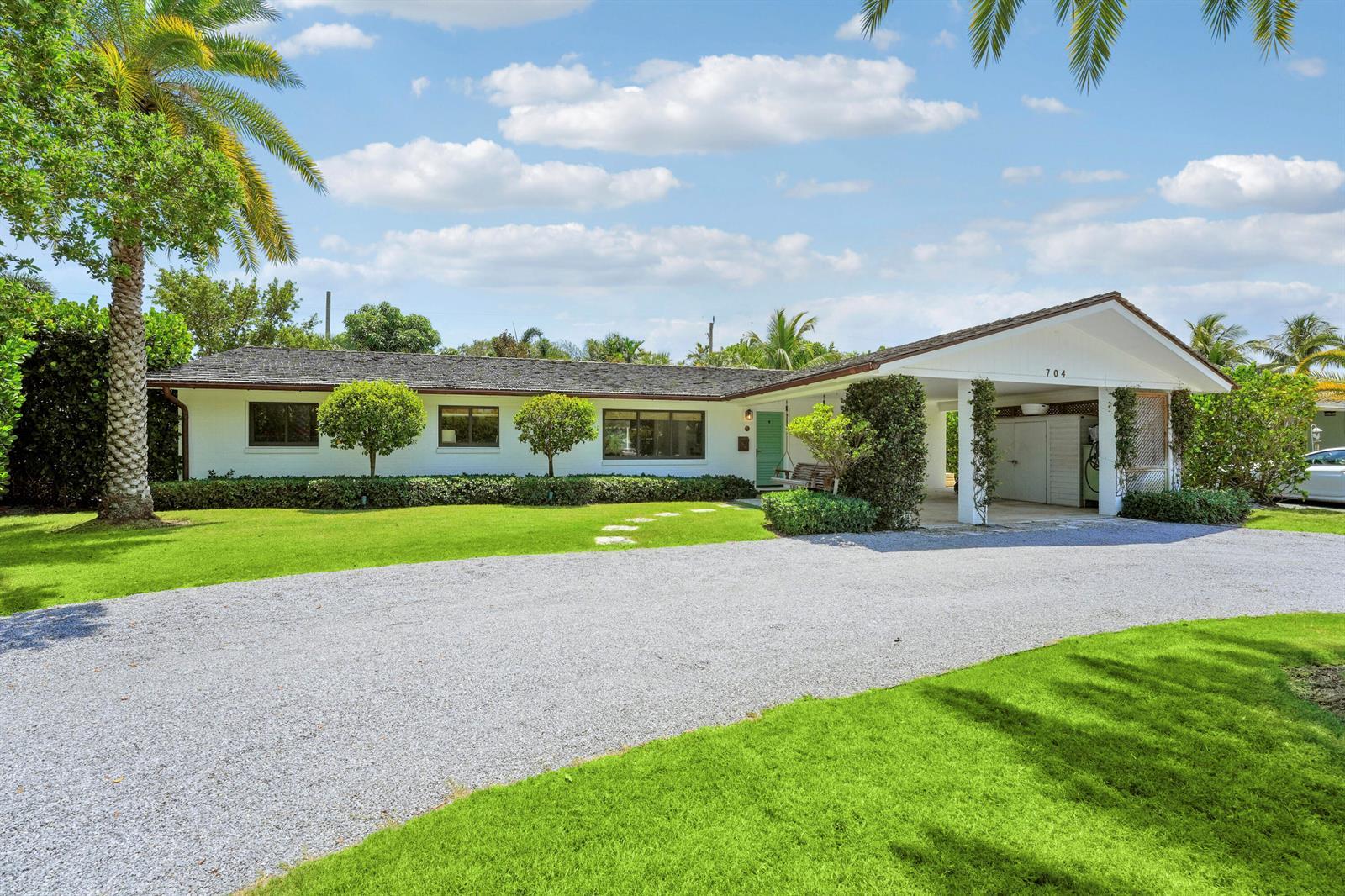 704 PELICAN Way, North Palm Beach FL 33408