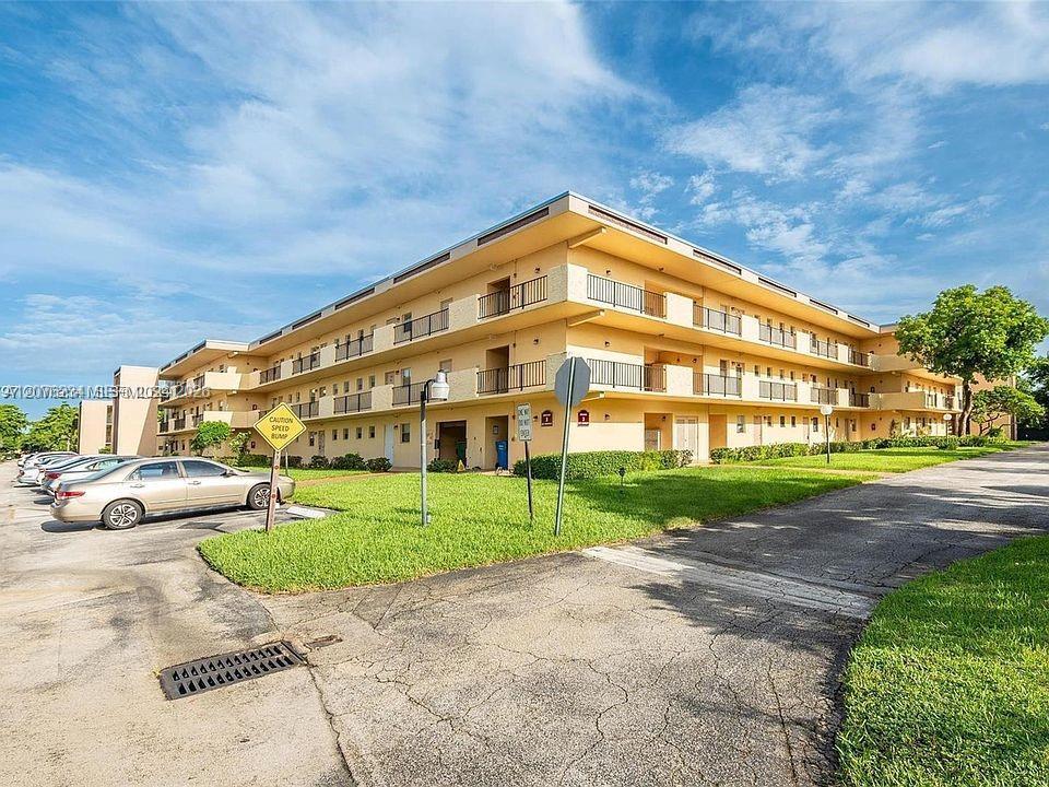 201 Berkley Rd # 102, Hollywood FL 33024