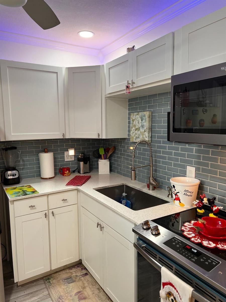 2131 NE 1ST Court # 203, Boynton Beach FL 33435